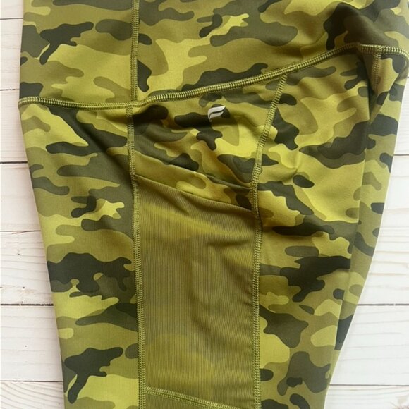 FableticsOn-The-Go PowerHold® High Waisted 6" Short| Waist 12" flat - Picture 7 of 7